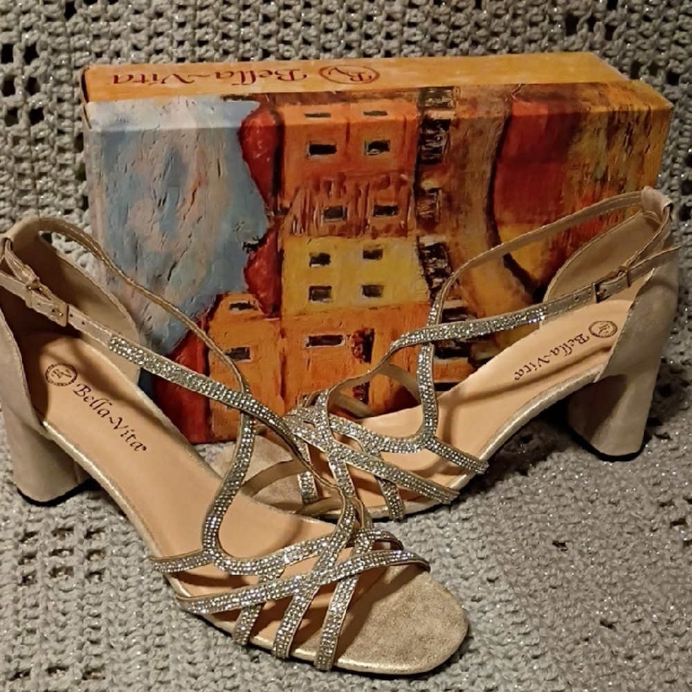 Bella Vita Women's Soft Gold Glittering Strappy Heels